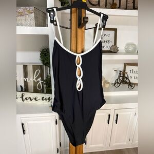 🔆NWT Stylish  Black and White Woman One Piece Swimsuit